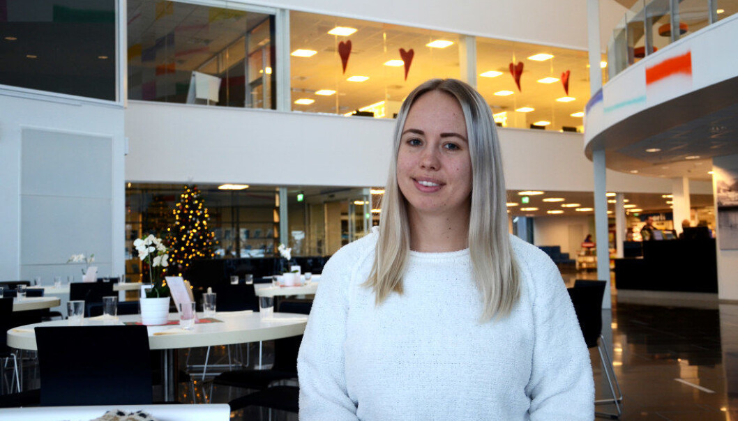 Det er få som har tid til å sitte i kantina under eksamenstiden, men Ida Groven tar seg tid til et intervju med Utdanning. Dagen etter at bildet ble tatt, skulle hun avlegge seks timers matematikkeksamen. Foto: Kari Oliv Vedvik Det er få som har tid til å sitte i kantina under eksamenstiden, men Ida Groven tar seg tid til et intervju med Utdanning. Dagen etter at bildet ble tatt, skulle hun avlegge seks timers matematikkeksamen. Foto: Kari Oliv Vedvik