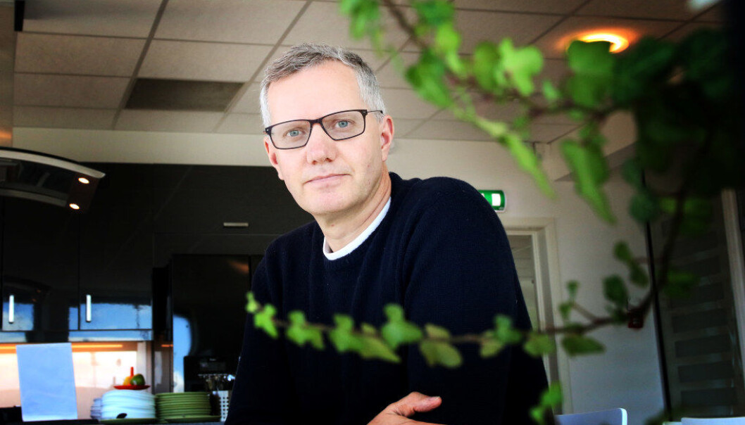 Hans Jacob Sundby har problemer med argumenter som antyder at så lenge barnehagene drives kommunalt, så går en større del av pengene automatisk til barna i barnehagene. – Vi har gjennom flere år bygd stein på stein sammen med banken, og vi har en god relasjon til dem. De ser at ting er på stell, og at vi er en trygg betaler, sier han. Foto: Jørgen Jelstad Hans Jacob Sundby har problemer med argumenter som antyder at så lenge barnehagene drives kommunalt, så går en større del av pengene automatisk til barna i barnehagene. – Vi har gjennom flere år bygd stein på stein sammen med banken, og vi har en god relasjon til dem. De ser at ting er på stell, og at vi er en trygg betaler, sier han. Foto: Jørgen Jelstad
