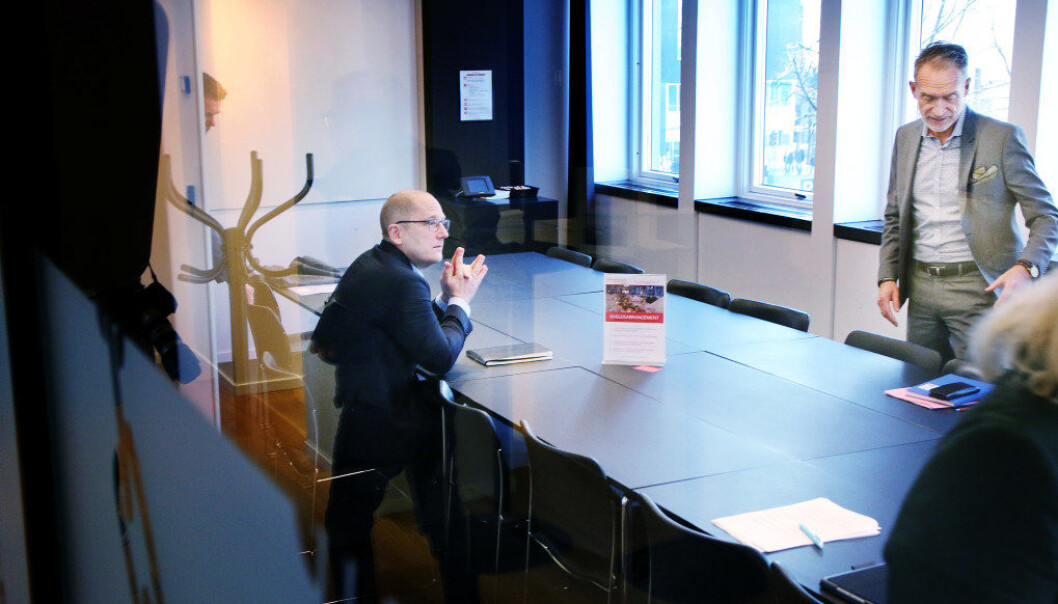 Det kan bli streik i ungdomsskoler og videregående skoler over hele Norge. Bildet er tatt da KS-oppgjøret 2019 startet. Steffen Handal i Utdanningsforbundet leder forhandlingene for Unio kommune, på andre siden av bordet sitter KS-sjef Tor Arne Gangsø. Foto: Jørgen Jelstad Det kan bli streik i ungdomsskoler og videregående skoler over hele Norge. Bildet er tatt da KS-oppgjøret 2019 startet. Steffen Handal i Utdanningsforbundet leder forhandlingene for Unio kommune, på andre siden av bordet sitter KS-sjef Tor Arne Gangsø. Foto: Jørgen Jelstad