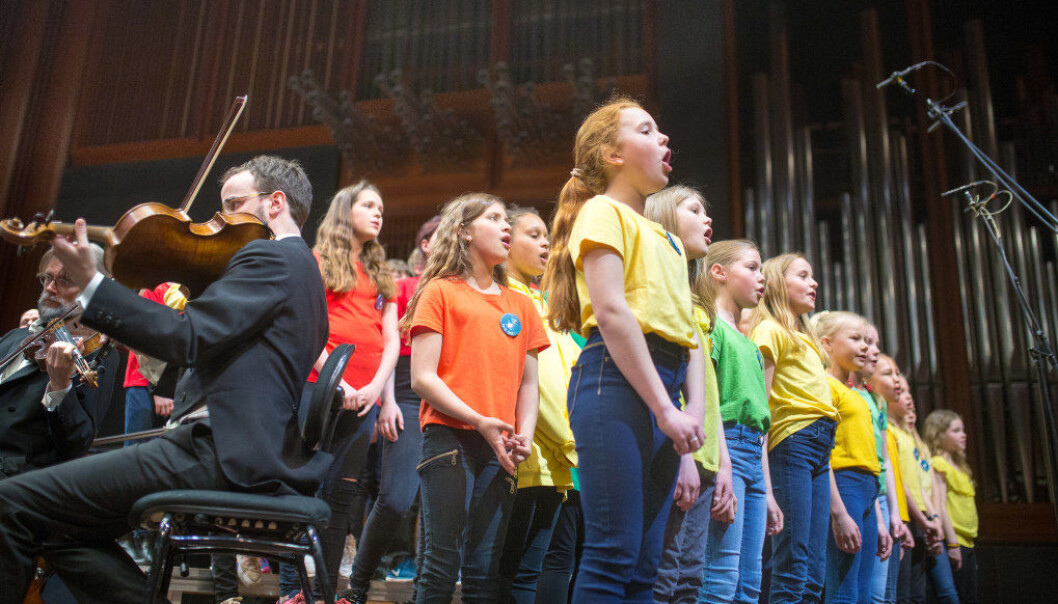 Et elevkor på scenen under Skolenes sangdag, sammen med symfoniorkesteret Oslo-Filharmonien, i 2018. Foto: Hans Skjong Et elevkor på scenen under Skolenes sangdag, sammen med symfoniorkesteret Oslo-Filharmonien, i 2018. Foto: Hans Skjong