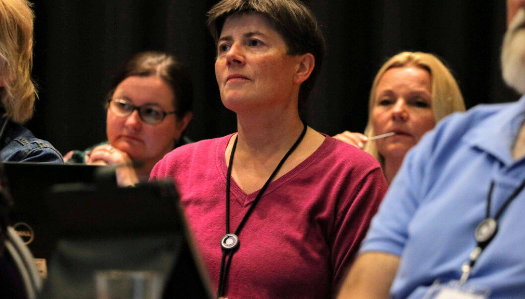 – Ansatte i PP-tjenesten har over tid varslet om en svært krevende arbeidssituasjon, med et stort arbeidspress, sa Hilde Tvedt Ryen da hun presenterte forslaget til resolusjon. Foto: Jørgen Jelstad. – Ansatte i PP-tjenesten har over tid varslet om en svært krevende arbeidssituasjon, med et stort arbeidspress, sa Hilde Tvedt Ryen da hun presenterte forslaget til resolusjon. Foto: Jørgen Jelstad.