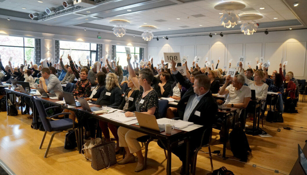 Debatten gikk om profesjonsetisk råd under det aller siste årsmøtet i Utdanningsforbundet Sogn og Fjordane. Foto: Marianne Ruud Debatten gikk om profesjonsetisk råd under det aller siste årsmøtet i Utdanningsforbundet Sogn og Fjordane. Foto: Marianne Ruud