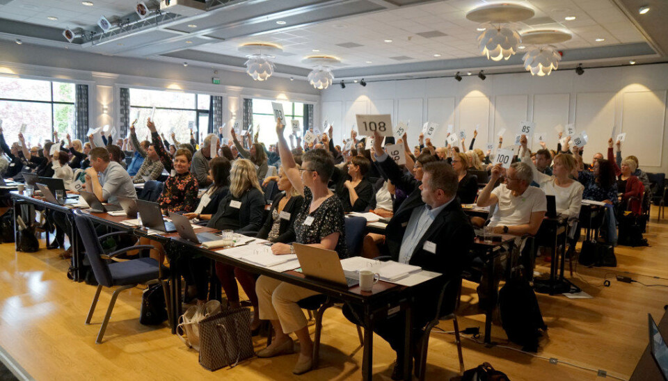Debatten gikk om profesjonsetisk råd under det aller siste årsmøtet i Utdanningsforbundet Sogn og Fjordane. Foto: Marianne Ruud