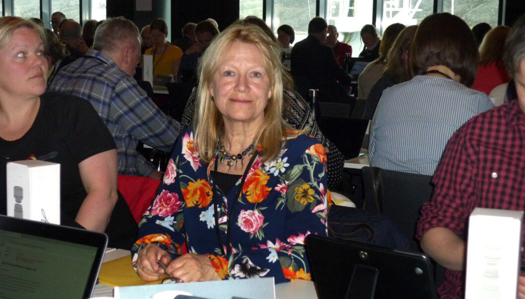 Edith Nybakk fra Værøy er bekymret for distriktene dersom man skal bruke lønn som virkemiddel for å beholde og rekruttere lærere. Foto: Paal Svendsen Edith Nybakk fra Værøy er bekymret for distriktene dersom man skal bruke lønn som virkemiddel for å beholde og rekruttere lærere. Foto: Paal Svendsen