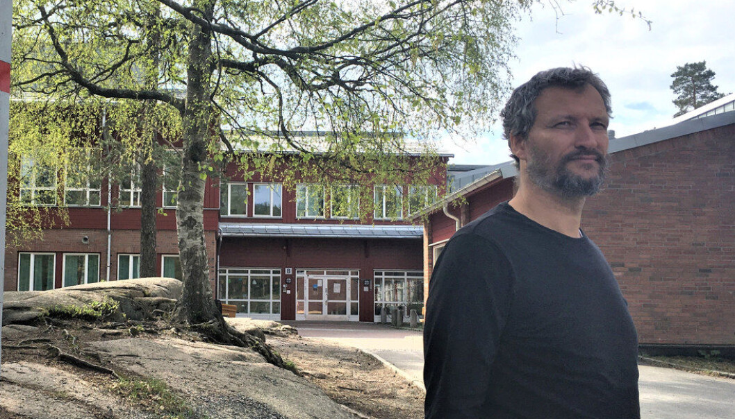– De kortsiktige ulempene hindrer mange i å varsle om problemer på skolen, sier rektor ved Bjøråsen skole på Romsås i Oslo, Jarle Dukic Sandven. Foto: Sonja Holterman – De kortsiktige ulempene hindrer mange i å varsle om problemer på skolen, sier rektor ved Bjøråsen skole på Romsås i Oslo, Jarle Dukic Sandven. Foto: Sonja Holterman