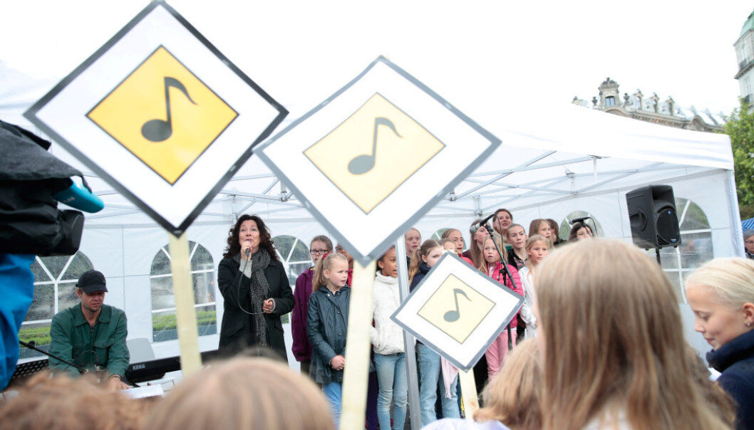 Med musikere og artister som Maj Britt Andersen i spissen, samlet en rekke organisasjoner seg onsdag foran Stortinget med markeringen «Syng ut for sang i skolen». Foto: Larsen, Håkon Mosvold / NTB scanpix Med musikere og artister som Maj Britt Andersen i spissen, samlet en rekke organisasjoner seg onsdag foran Stortinget med markeringen «Syng ut for sang i skolen». Foto: Larsen, Håkon Mosvold / NTB scanpix