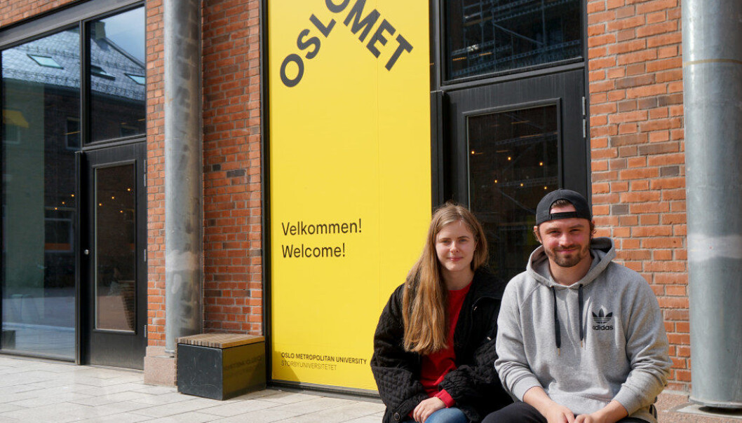 70 prosent av barnehagelærerstudentene føler seg ikke trygge nok til å gjennomføre en samtale med barn om vold og overgrep, ifølge en fersk undersøkelse. Studentene Julie Olivia Glesaaen og Mattias Hjøllo Bernstrøm kjenner seg igjen i dette. Foto Marianne Ruud 70 prosent av barnehagelærerstudentene føler seg ikke trygge nok til å gjennomføre en samtale med barn om vold og overgrep, ifølge en fersk undersøkelse. Studentene Julie Olivia Glesaaen og Mattias Hjøllo Bernstrøm kjenner seg igjen i dette. Foto Marianne Ruud