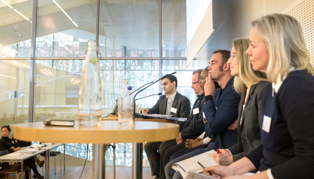 Bedre skattesystemer i utviklingsland kan gi økte utdanningsbudsjetter, sier David Archer (nr to fra venstre) til Utdanning. Her avbildet i Lærernes hus i forbindelse med lanseringen av «Global Education Monitoring Report» torsdag. Foto: Hans Skjong/Utdanning Bedre skattesystemer i utviklingsland kan gi økte utdanningsbudsjetter, sier David Archer (nr to fra venstre) til Utdanning. Her avbildet i Lærernes hus i forbindelse med lanseringen av «Global Education Monitoring Report» torsdag. Foto: Hans Skjong/Utdanning