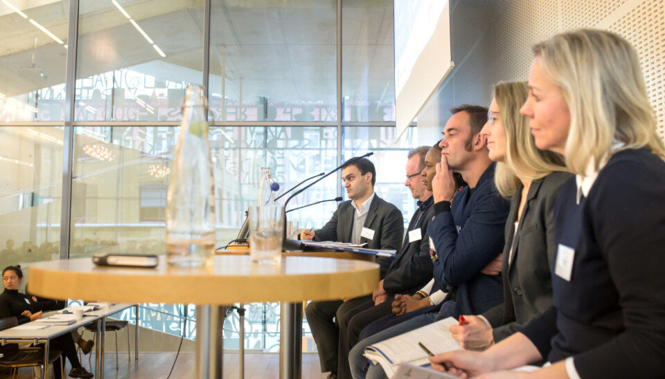 Bedre skattesystemer i utviklingsland kan gi økte utdanningsbudsjetter, sier David Archer (nr to fra venstre) til Utdanning. Her avbildet i Lærernes hus i forbindelse med lanseringen av «Global Education Monitoring Report» torsdag. Foto: Hans Skjong/Utdanning