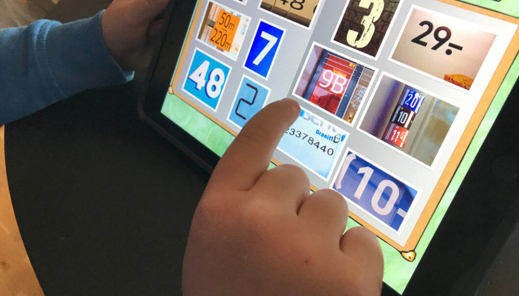 Utdanningsforbundet reagerer på at Harstad kommune, uten noen form for pedagogisk diskusjon, skal kjøpe inn nettbrett til alle elevene på småtrinnet. Deler av innkjøpet til flere millioner skal finansieres ved å fjerne to lærerstillinger. Foto: Paal Svendsen Utdanningsforbundet reagerer på at Harstad kommune, uten noen form for pedagogisk diskusjon, skal kjøpe inn nettbrett til alle elevene på småtrinnet. Deler av innkjøpet til flere millioner skal finansieres ved å fjerne to lærerstillinger. Foto: Paal Svendsen