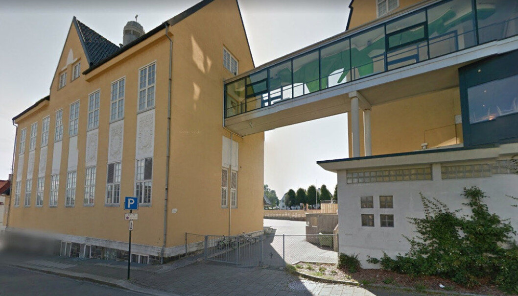 Flere av driftsstyrene ved skoler i Stavanger har meldt at de ikke kan vedta budsjettet for 2019 fordi det ikke var nok til alle lovpålagte oppgaver, skriver Inger G. Haraldsen, leder i Utdanningsforbundet Stavanger. En av Stavanger-skolene som nekter å skrive under på årets budsjett, er Nylund skole. Foto: Google Flere av driftsstyrene ved skoler i Stavanger har meldt at de ikke kan vedta budsjettet for 2019 fordi det ikke var nok til alle lovpålagte oppgaver, skriver Inger G. Haraldsen, leder i Utdanningsforbundet Stavanger. En av Stavanger-skolene som nekter å skrive under på årets budsjett, er Nylund skole. Foto: Google