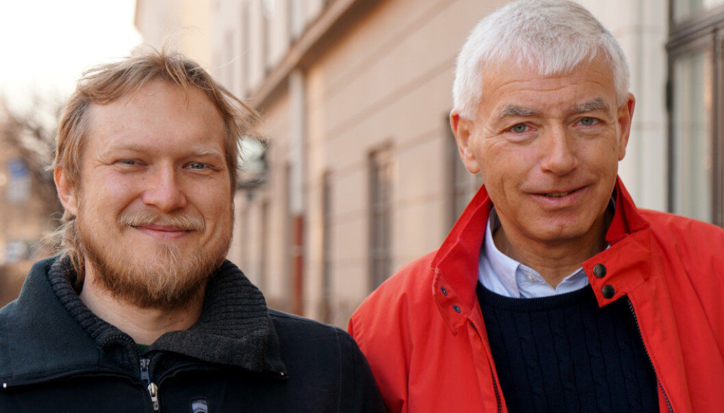 – Vi så at du brant for faget. Det smittet over på oss, sier Torkild Jemterud om sin favorittlærer Tore Isaksen. Foto: Marianne Ruud – Vi så at du brant for faget. Det smittet over på oss, sier Torkild Jemterud om sin favorittlærer Tore Isaksen. Foto: Marianne Ruud