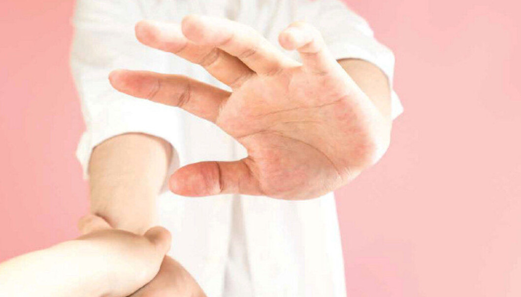 - For ansatte som må gripe inn, er det en trygghet å vite hva man skal gjøre om det oppstår en nødssituasjon, skriver Silje Gislefoss Netland i denne fagartikkelen. Foto: AdobeStock - For ansatte som må gripe inn, er det en trygghet å vite hva man skal gjøre om det oppstår en nødssituasjon, skriver Silje Gislefoss Netland i denne fagartikkelen. Foto: AdobeStock