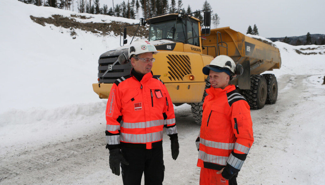 Alexander Letrud og anleggsleder Hans Petter Haugsrud i Hovemoen Grustak. Foto: Harald Vingelsgaard Alexander Letrud og anleggsleder Hans Petter Haugsrud i Hovemoen Grustak. Foto: Harald Vingelsgaard