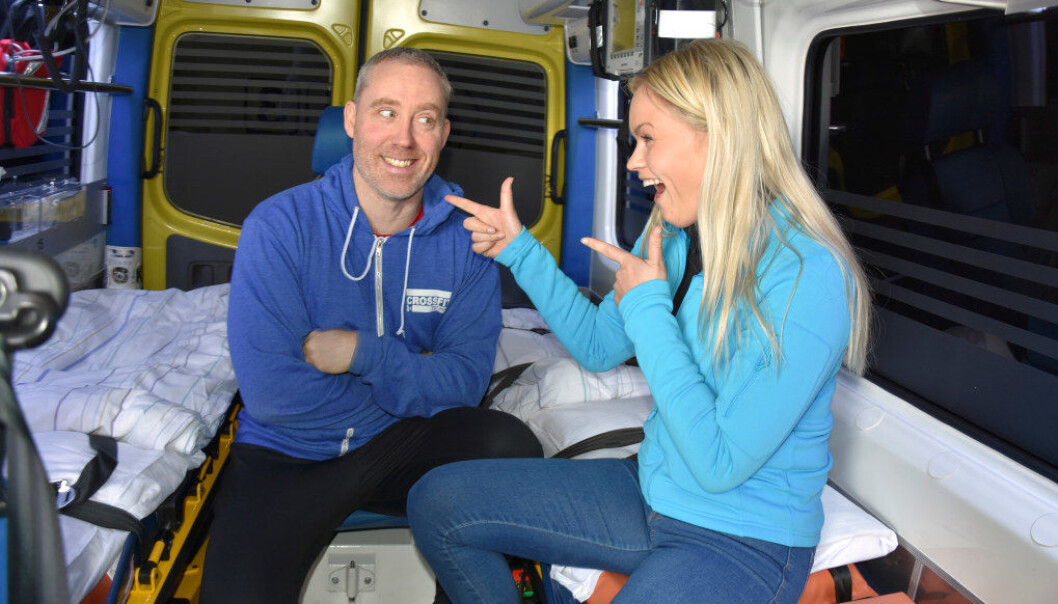 Charles Aune-Lundberg og Kristina Simonsen har en lett og ledig tone seg imellom. Latteren sitter løst. Foto: Wenche Schjønberg Charles Aune-Lundberg og Kristina Simonsen har en lett og ledig tone seg imellom. Latteren sitter løst. Foto: Wenche Schjønberg