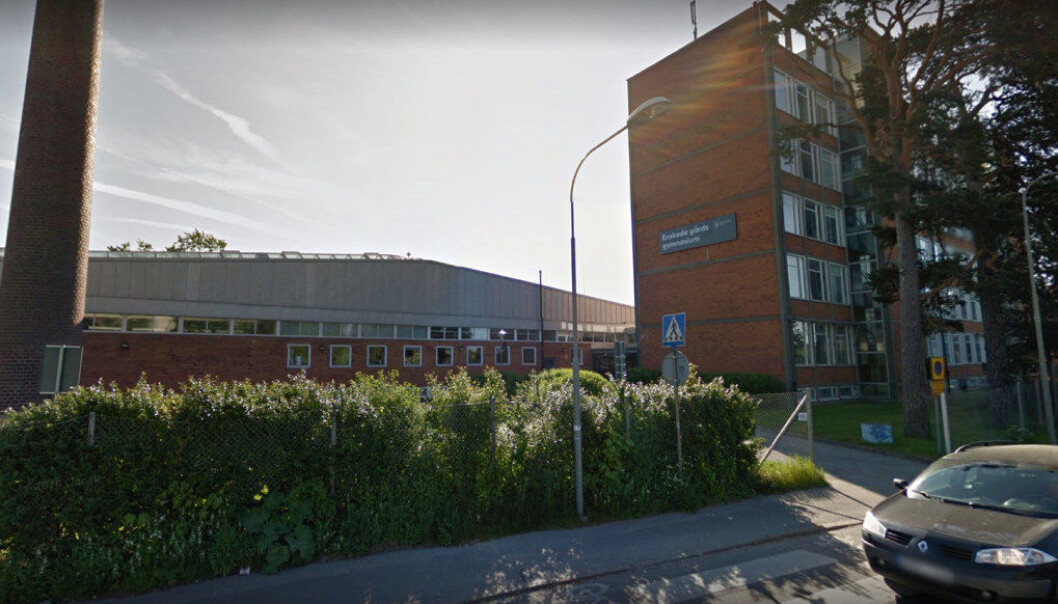 Slagsmålet som endte med at en 17-årig gutt mistet livet, skjedde på Enskede gårds gymnasium sør i Stockholm, melder avisa Expressen. Foto Google Slagsmålet som endte med at en 17-årig gutt mistet livet, skjedde på Enskede gårds gymnasium sør i Stockholm, melder avisa Expressen. Foto Google