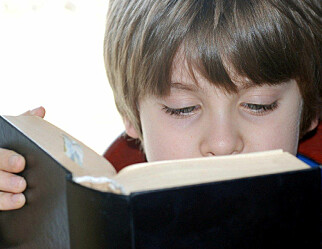 Forskning: Mange jenter på skolen styrker guttenes leseferdigheter