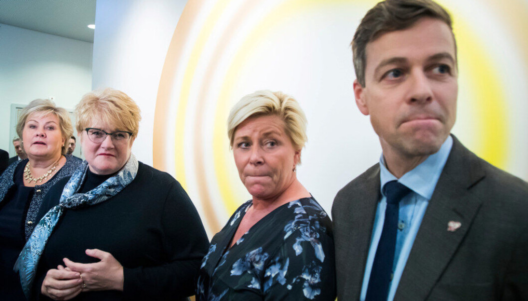 850 millioner kroner til en lærernorm i skolen er en av KrFs hovedprioriteringer i statsbudsjettet. - En lærernorm vil gjøre lettere å tilby tilpasset undervisning og tettere oppfølging av den enkelte elev. Dessuten blir det lettere for lærerne å oppdage og motvirke mobbing, sier KrF-leder Knut Arild Hareide, her sammen med statsminister Erna Solberg (t.v.), Venstre-leder Trine Skei Grande og finansminister Siv Jensen. Foto: Heiko Junge / NTB scanpix 850 millioner kroner til en lærernorm i skolen er en av KrFs hovedprioriteringer i statsbudsjettet. - En lærernorm vil gjøre lettere å tilby tilpasset undervisning og tettere oppfølging av den enkelte elev. Dessuten blir det lettere for lærerne å oppdage og motvirke mobbing, sier KrF-leder Knut Arild Hareide, her sammen med statsminister Erna Solberg (t.v.), Venstre-leder Trine Skei Grande og finansminister Siv Jensen. Foto: Heiko Junge / NTB scanpix