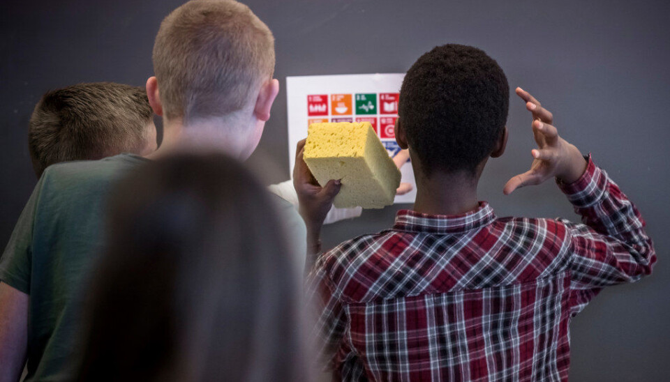 Kjønnsforskjellene i skolen er veletablerte, og bare øker utover i skolelivet. - Den fordelen jentene har i skolen er stort sett borte noen år senere, sier imidlertid kjønnsforsker Harriet Bjerrum Nielsen. Illustrasjonsfoto: Tom-Egil Jensen