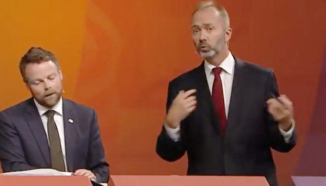 – Det som først og fremst trengs nå, er at lærerne får flere kolleger, slik at de har tid til den enkelte elev, sa Trond Giske (Ap) (til høyre). Kunnskapsminister Torbjørn Røe Isaksen (H) fasthold at den viktigste satsingen er etterutdanning. Foto: skjermdump fra Arendalsukas YouTube-kanal. – Det som først og fremst trengs nå, er at lærerne får flere kolleger, slik at de har tid til den enkelte elev, sa Trond Giske (Ap) (til høyre). Kunnskapsminister Torbjørn Røe Isaksen (H) fasthold at den viktigste satsingen er etterutdanning. Foto: skjermdump fra Arendalsukas YouTube-kanal.