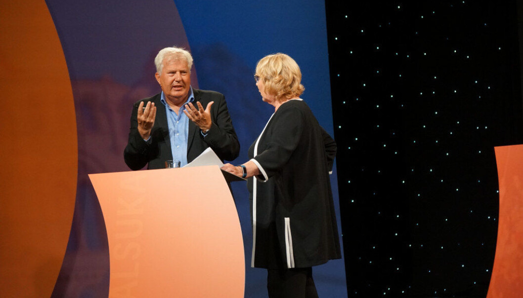 Sten Ludvigsen advarte mot politisk detaljstyring av klasserommet da han innledet til utdanningspolitisk debatt i Arendal. Her sammen med debattleder Anne Grosvold. Foto: Marianne Ruud Sten Ludvigsen advarte mot politisk detaljstyring av klasserommet da han innledet til utdanningspolitisk debatt i Arendal. Her sammen med debattleder Anne Grosvold. Foto: Marianne Ruud