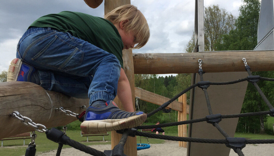 – Vi har gitt kommunene penger nettopp for å kunne styrke arbeidet med å informere foreldre med minoritetsbakgrunn om barnehagen. Men jeg mener vi skal vurdere å lovfeste en oppsøkingsplikt for kommunene, sier kunnskapsminister Torbjørn Røe Isaksen (H). Foto: Paal Svendsen – Vi har gitt kommunene penger nettopp for å kunne styrke arbeidet med å informere foreldre med minoritetsbakgrunn om barnehagen. Men jeg mener vi skal vurdere å lovfeste en oppsøkingsplikt for kommunene, sier kunnskapsminister Torbjørn Røe Isaksen (H). Foto: Paal Svendsen