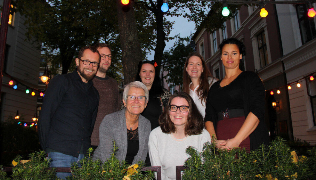 Opprørsgruppen Barnehageopprør 2016: Frode Thorjussen, (f.v.) Kjetil Gryting, Iselin Dagsdotter Sæterdal, Mona-Lisa Angell, Palma Kleppe Ann Merete Otterstad (foran f.v.) og Anniken Lind. Foto: Line Fredheim Storvik, Første steg Opprørsgruppen Barnehageopprør 2016: Frode Thorjussen, (f.v.) Kjetil Gryting, Iselin Dagsdotter Sæterdal, Mona-Lisa Angell, Palma Kleppe Ann Merete Otterstad (foran f.v.) og Anniken Lind. Foto: Line Fredheim Storvik, Første steg