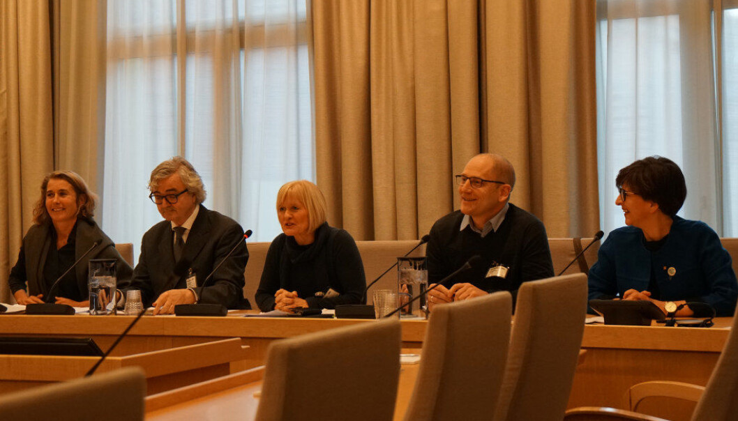 Fra høringen: Spesialrådgiver Kristin Vik i Utdanningsforbundet, leder Petter Aaslestad i Forskerforbundet, leder Ragnhild Lied i Unio, leder Steffen Handal i Utdanningsforbundet og leder Eli Gunhild By i Sykepleierforbundet vil beholde fagskolepoeng, men flertallet på Stortinget er imot. Foto: Marianne Ruud Fra høringen: Spesialrådgiver Kristin Vik i Utdanningsforbundet, leder Petter Aaslestad i Forskerforbundet, leder Ragnhild Lied i Unio, leder Steffen Handal i Utdanningsforbundet og leder Eli Gunhild By i Sykepleierforbundet vil beholde fagskolepoeng, men flertallet på Stortinget er imot. Foto: Marianne Ruud