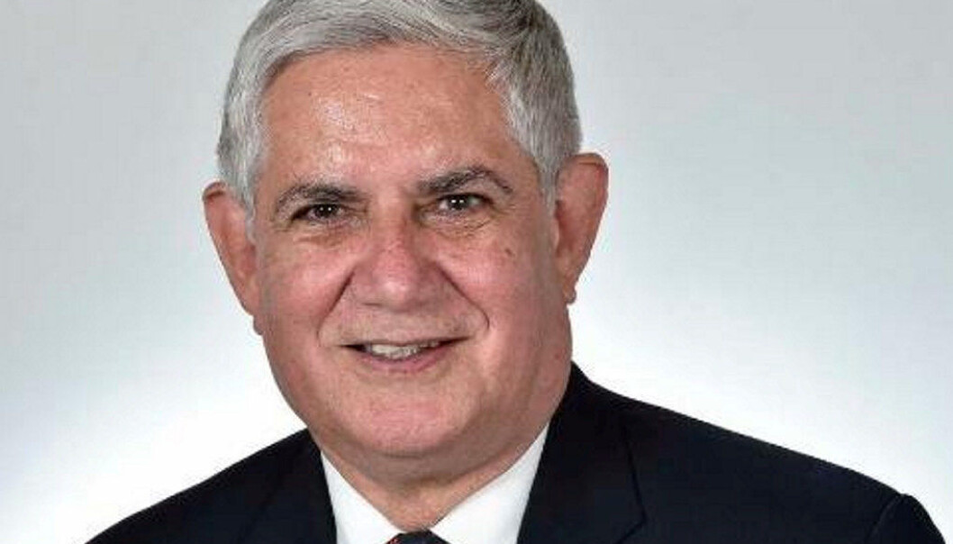 Ken Wyatt (64) har bakgunn som lærar og er den første frå urfolket som vert minister i Australia. Ken Wyatt (64) har bakgunn som lærar og er den første frå urfolket som vert minister i Australia.