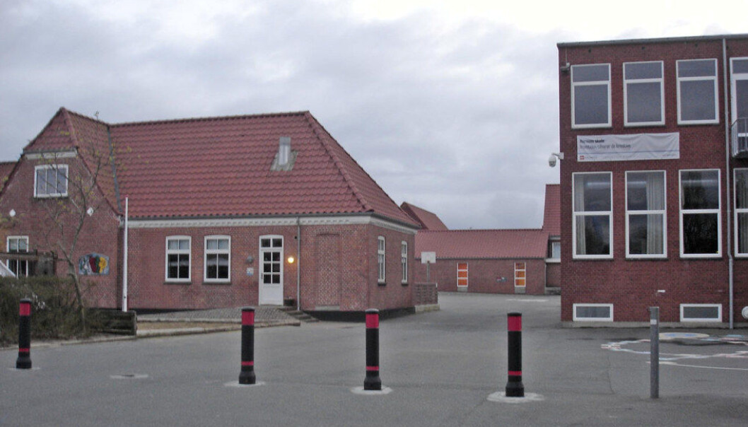 Rektor og assisterende rektor ved Hornum skole i Danmark er flyttet til en annen skole etter voldsom kritikk etter en runde med oppsigelser. Foto: Wikimedia Commons Rektor og assisterende rektor ved Hornum skole i Danmark er flyttet til en annen skole etter voldsom kritikk etter en runde med oppsigelser. Foto: Wikimedia Commons