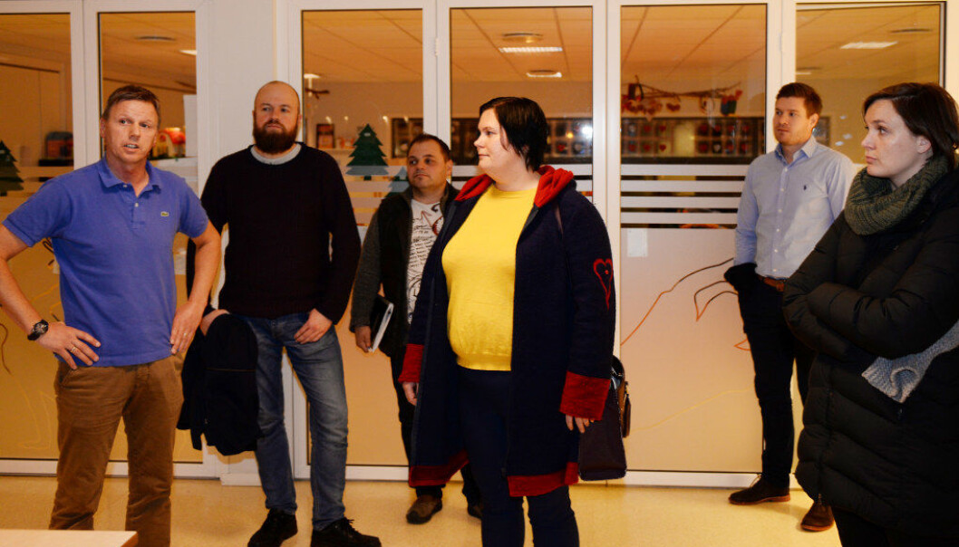 Politikere i Kristiansund kommune var invitert til møte i Kristiansund idrettsbarnehage. Fra venstre: Terje Hammerås, Hans Christian Aandahl, Leif Bjarne Ersnes, Line Karlsvik, Lars Erik Grødal og Linda Myrset. Foto: Tore Dyrnes/Tidens Krav. Politikere i Kristiansund kommune var invitert til møte i Kristiansund idrettsbarnehage. Fra venstre: Terje Hammerås, Hans Christian Aandahl, Leif Bjarne Ersnes, Line Karlsvik, Lars Erik Grødal og Linda Myrset. Foto: Tore Dyrnes/Tidens Krav.