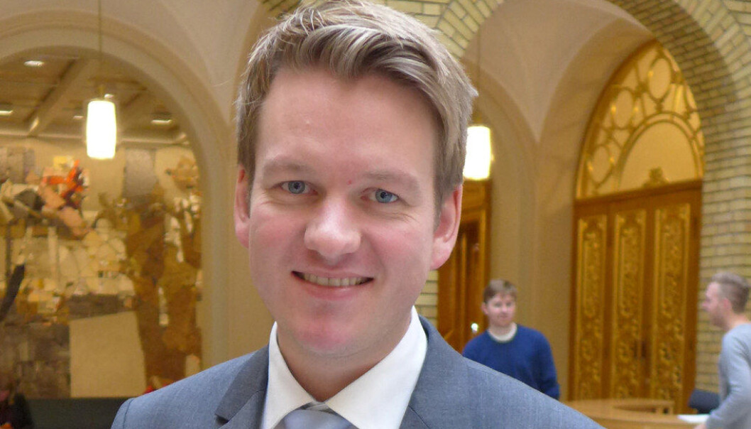 Saksordfører Anders Tyvand fra Kristelig Folkeparti er glad for at et bredt politisk flertall støtter forslaget om å få utredet utvidet rett til opplæring på nynorsk for elever på ungdomstrinnet. Foto Marianne Ruud Saksordfører Anders Tyvand fra Kristelig Folkeparti er glad for at et bredt politisk flertall støtter forslaget om å få utredet utvidet rett til opplæring på nynorsk for elever på ungdomstrinnet. Foto Marianne Ruud