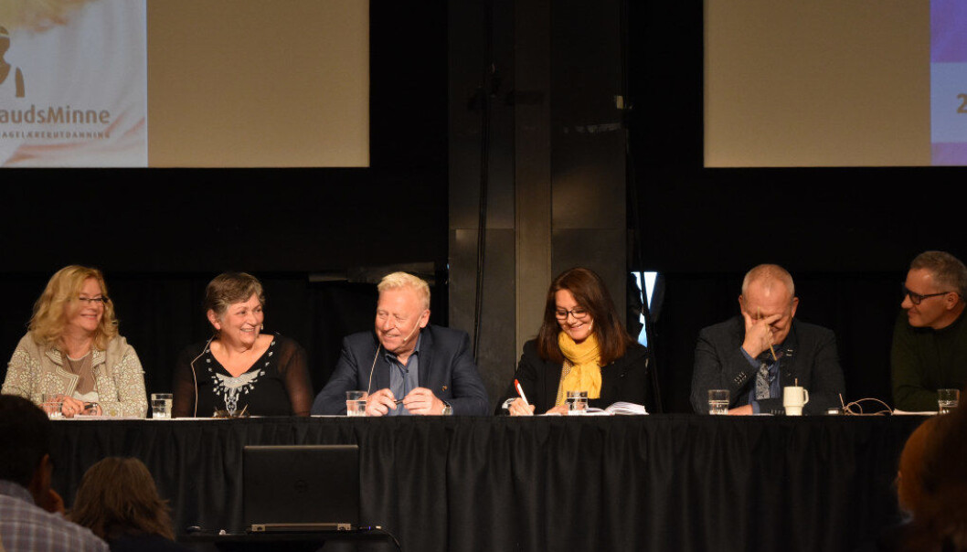 Marianne Borge, Bergen kommune, Britt Holm, Gjørtlervegen barnehage, Kjell-Åge Gotvassli, Universitet Nord, Berit Lian, Utdanningsforbundet, Thomas Moser, Høgskolen Sørøst-Norge, og Hans Jacob Sundby, Læringsverket var ikke enige om pedagogenes plass i forslaget til ny rammeplan. Marianne Borge, Bergen kommune, Britt Holm, Gjørtlervegen barnehage, Kjell-Åge Gotvassli, Universitet Nord, Berit Lian, Utdanningsforbundet, Thomas Moser, Høgskolen Sørøst-Norge, og Hans Jacob Sundby, Læringsverket var ikke enige om pedagogenes plass i forslaget til ny rammeplan.