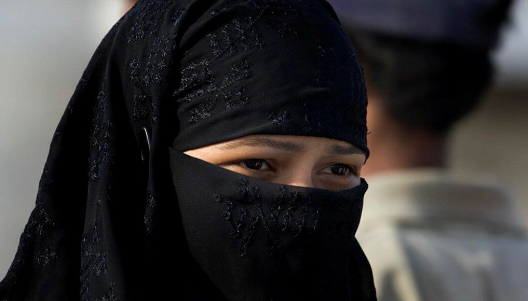 Både Arbeiderpartiet og Fremskrittspartiet vil forby bruk av det ansiktsdekkende plagget niqab i utdanningssektoren. Ill. foto: Wikimedia Commons