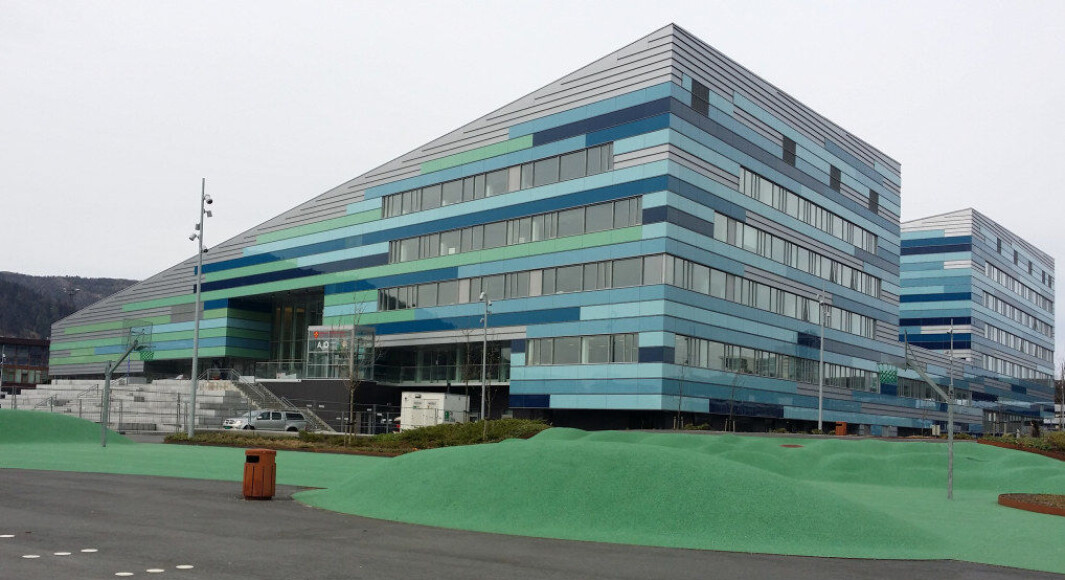 Elever fra Amalie Skram videregående skole i Bergen vant Holbergprisen. Elever fra Amalie Skram videregående skole i Bergen vant Holbergprisen.
