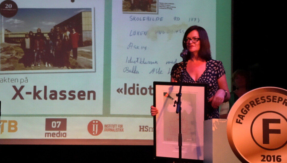 Kari Oliv Vedvik mottok Fagpressens journalistpris for saken om X-klassen. Foto: Marianne Ruud