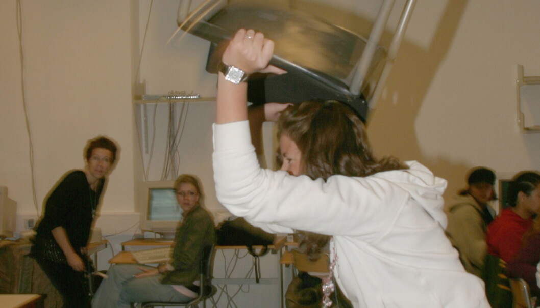 Elever er i liten grad vant til grensesetting, og mistolker en streng og grensesettende voksen som krenkende. Foto: Anne Lise Flavik Elever er i liten grad vant til grensesetting, og mistolker en streng og grensesettende voksen som krenkende. Foto: Anne Lise Flavik