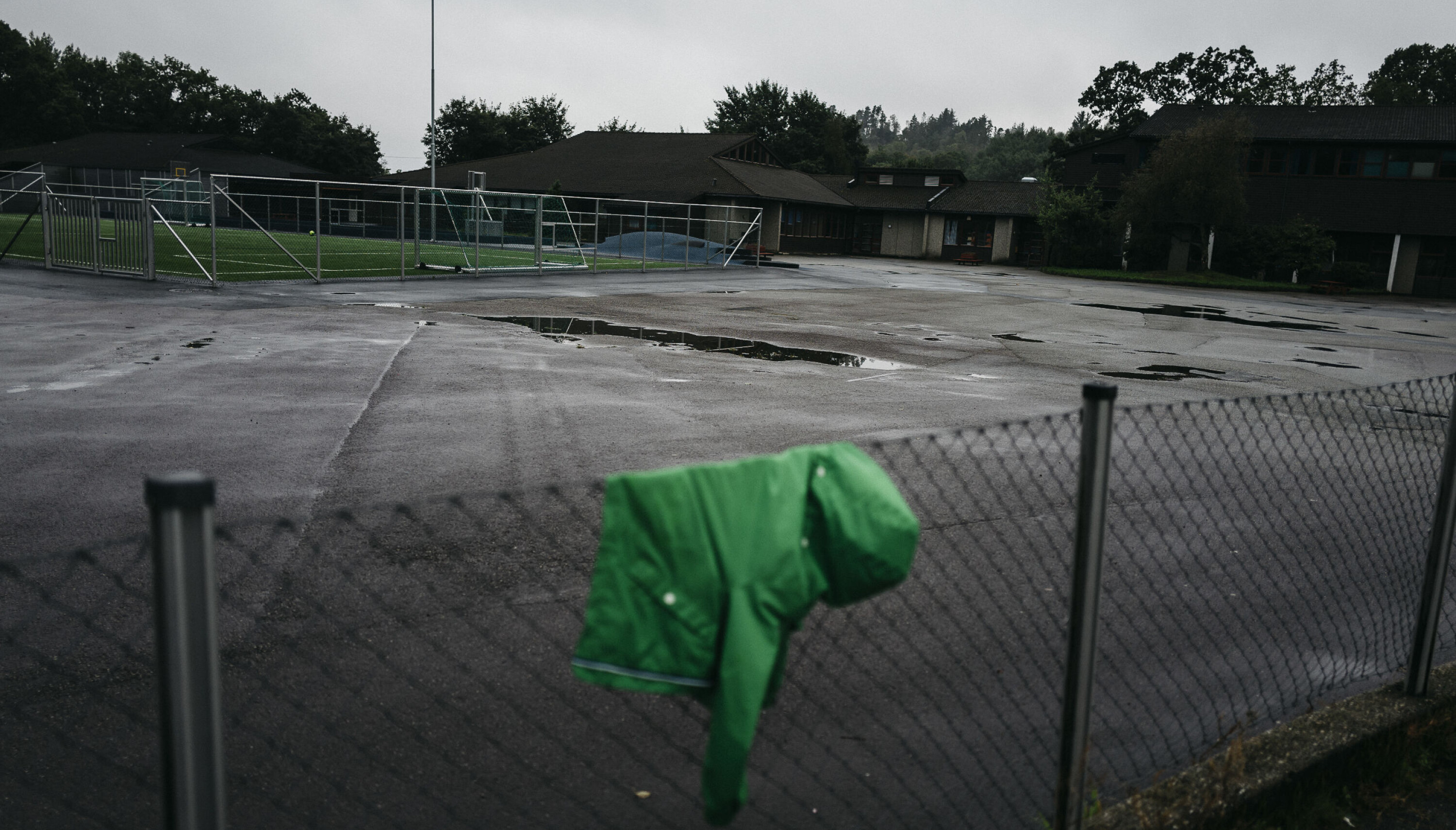 - Det er for jævlig å tenke på at det finnes unger som har det sånn i dag òg, sier Fredrik. FOTO: Tommy Ellingsen