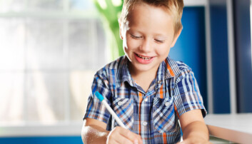 Fagartikkel: Femåringar som har fått leike med skriving i barnehagen, lærer lettare å lese på skulen