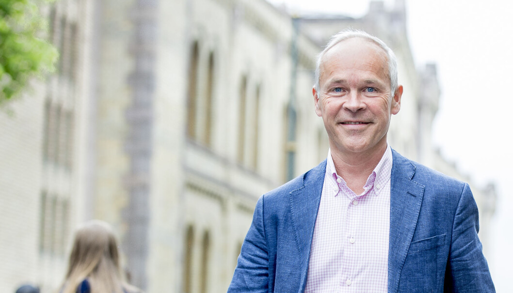 – Som en sideeffekt håper jeg at vi også fanger opp de som har dysleksi eller andre språkvansker, sier Jan Tore Sanner. Foto: Bo Mathisen – Som en sideeffekt håper jeg at vi også fanger opp de som har dysleksi eller andre språkvansker, sier Jan Tore Sanner. Foto: Bo Mathisen
