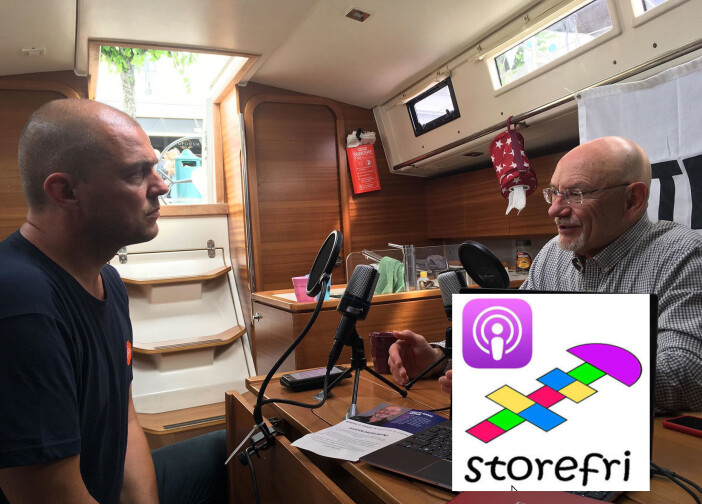 Nettredaktør i Utdanning, Paal Svendsen, i samtale med professor James Garbarino i podkasten Storefri. Foto: Sonja Holterman.