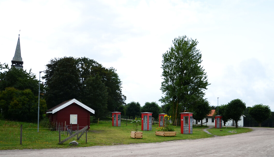 Alle de fem røde telefonkioskene er tilkoblet og kan brukes til å ringe med. Foto: Kari Oliv Vedvik Alle de fem røde telefonkioskene er tilkoblet og kan brukes til å ringe med. Foto: Kari Oliv Vedvik