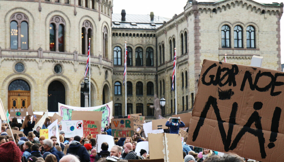 I dag arrangeres en ny skolestreik mot klimaendringene. Bildet er fra den tilsvarende markeringen utenfor Stortinget 22. mars. Arkivfoto: Jørgen Jelstad