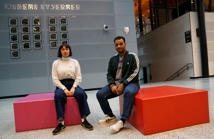 Kuben videregående skole fikk i 2018 Benjaminprisen for sitt arbeid mot rasisme og diskriminering. Sarah og Omar mener flere skoler kan ta lærdom av dette. Foto: Marianne Ruud Kuben videregående skole fikk i 2018 Benjaminprisen for sitt arbeid mot rasisme og diskriminering. Sarah og Omar mener flere skoler kan ta lærdom av dette. Foto: Marianne Ruud