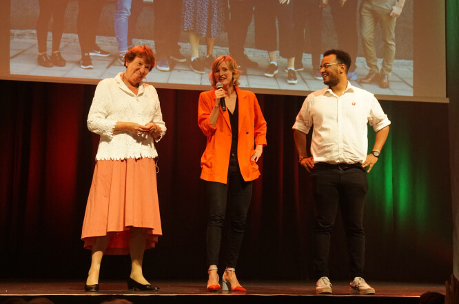 Ordfører Marianne Borgen, skolebyråd Inga Marte Thorkildsen og Omar Samy Gamal, som står på tredjeplass på SVs liste er klarer for fire nye år. Foto: Marianne Ruud Ordfører Marianne Borgen, skolebyråd Inga Marte Thorkildsen og Omar Samy Gamal, som står på tredjeplass på SVs liste er klarer for fire nye år. Foto: Marianne Ruud