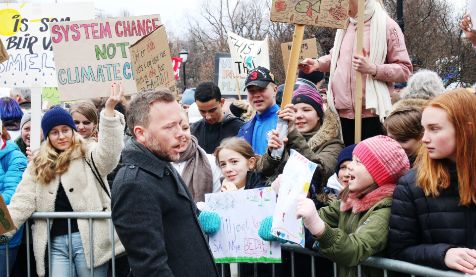 SV-leder Audun Lysbakken møtte klimastreikende unge tidligere i år. Brakvalg for både SV og MDG kan gi SV mer gjennomslag i skolepolitikken. Foto: Jørgen Jelstad.