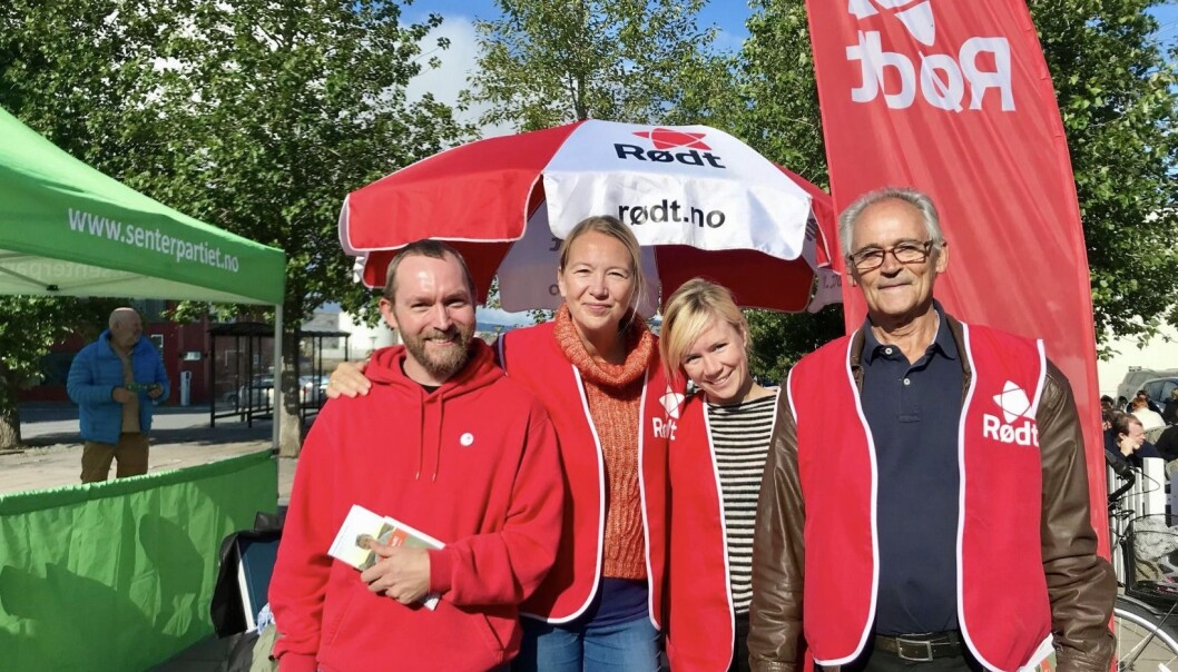 Rødts valgkamp i Alstahaug var vellykket. Her er fra venstre Allan Zvanut, Hanne Bendikte Wiig, Ingeborg Steinholt og Håkon Sund. Foto: Margit Steinholt. Rødts valgkamp i Alstahaug var vellykket. Her er fra venstre Allan Zvanut, Hanne Bendikte Wiig, Ingeborg Steinholt og Håkon Sund. Foto: Margit Steinholt.