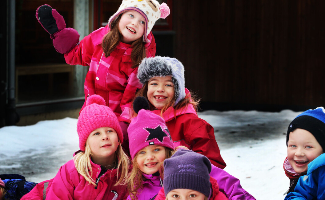 Elevar ved Kaupanger skule: Selma Løkkebø Vedvik, Synnøve Teigen Jensen, Lemone Løland, Kaja Hauståker, Malin Settevik Midtgård. Foto: Jørgen Jelstad. Elevar ved Kaupanger skule: Selma Løkkebø Vedvik, Synnøve Teigen Jensen, Lemone Løland, Kaja Hauståker, Malin Settevik Midtgård. Foto: Jørgen Jelstad.