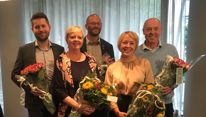 Styringskamerater: F.v: Kjartan Alexander Lunde (V), Solveig Ege Tenesdal (KrF), Alexander Rügen-Raustein (MDG), påtroppande fylkesordførar Marianne Chesak (Ap) og Arne Bergsvåg (Sp). Foto: Daniel Rayner, Ap. Styringskamerater: F.v: Kjartan Alexander Lunde (V), Solveig Ege Tenesdal (KrF), Alexander Rügen-Raustein (MDG), påtroppande fylkesordførar Marianne Chesak (Ap) og Arne Bergsvåg (Sp). Foto: Daniel Rayner, Ap.