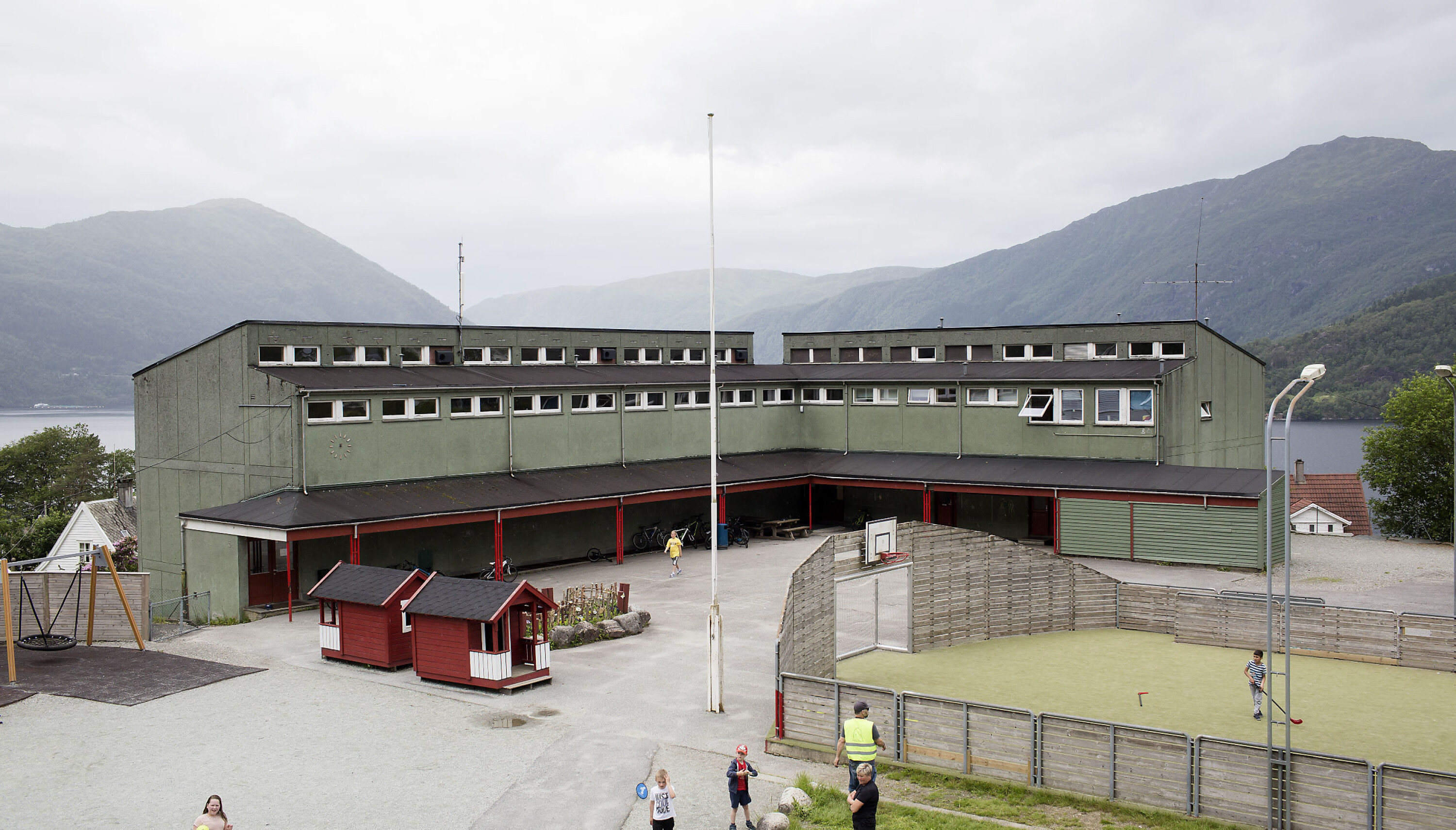 Da skoleledelsen i Vaksdal analyserte resultatene for elevene i kommunen, så de at elevene fikk betydelig lavere standpunktkarakterer enn landssnittet. Mens de til eksamen og nasjonale prøver gjorde det like bra som resten av landet. Vanligvis er det motsatt.